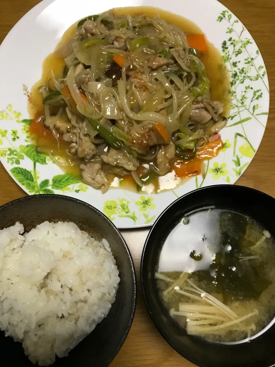 Snapdishの料理写真:野菜炒め、味噌汁、ご飯|たまきさん