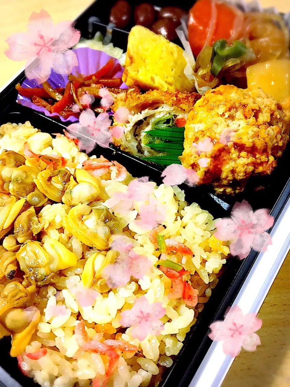 セブンイレブンの『春爛漫！あさりご飯幕の内』（税込み540円）のコスパ最高！桜エビ🌸🦐は桜の花びらだね〜 食べながら花見🌸が楽しめた！#あさりご飯幕の内弁当 #セブンイレブン #桜エビ #お花見|島田勝行さん