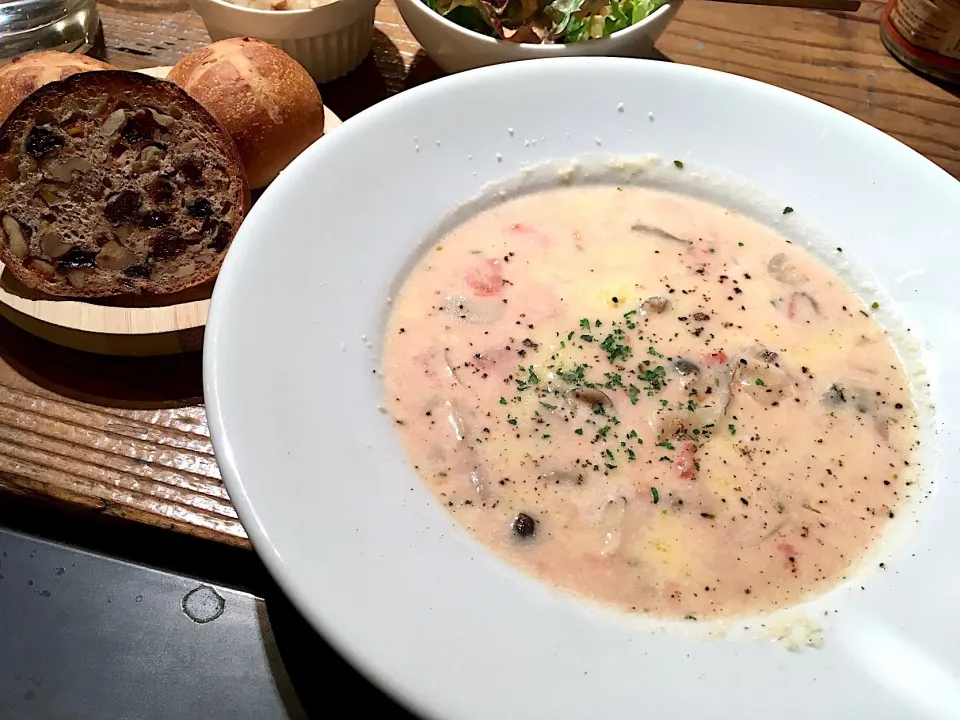 鮭と茸のトマトクリーム・クラムチャウダーLunch Set|こいちさん