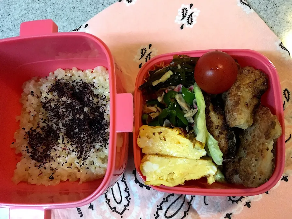 ♫3/29今日のお弁当♫〜鶏の塩麹唐揚げ、だし巻き卵、無限ピーマン、切り昆布煮、プチトマト〜今日は娘の分だけ〜|Satokoさん