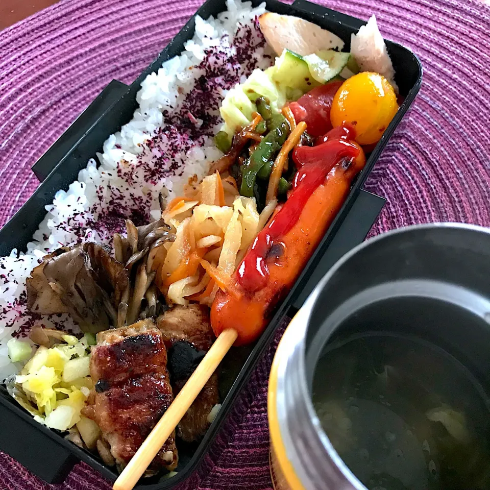 Snapdishの料理写真:今日のお弁当🍱
昨日今日も夏日😵⁉︎
桜も満開🌸
帰りには夜桜も見られるかも✨
今日も 気をつけて
いってらっしゃい👋😊|mokoさん