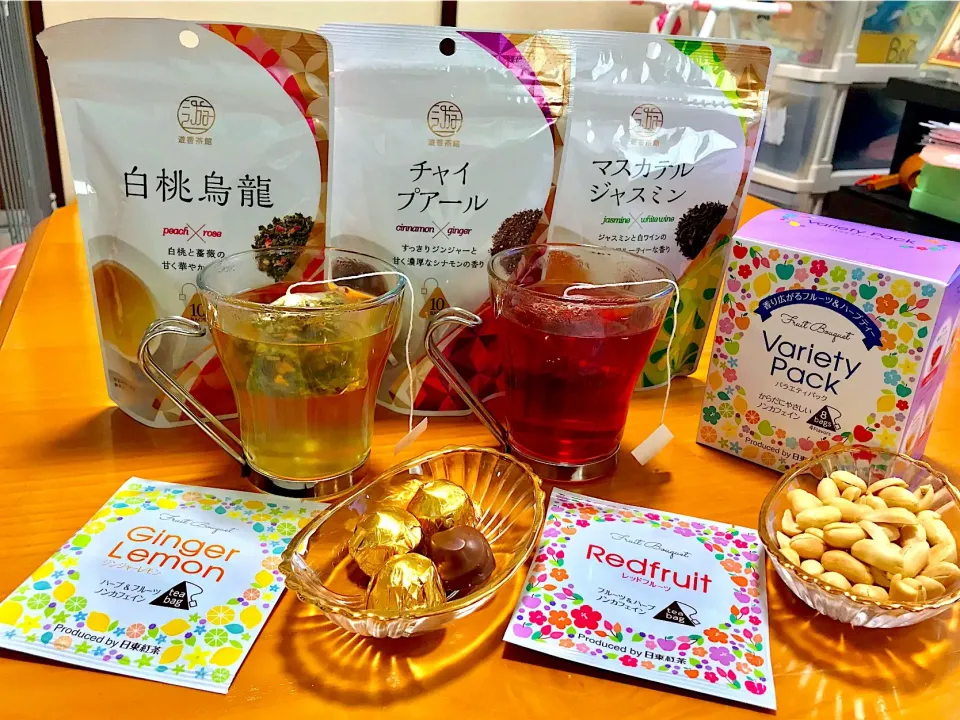 奥さんのお茶受けはチョコレートで、僕はピーナッツ😊|ジイジさん