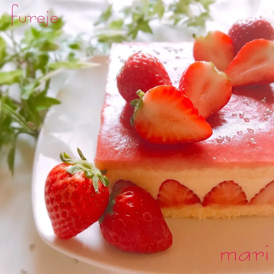 Snapdishの料理写真:🍓フレジェ🍓
 #お菓子作り #手作りおやつ #手作りスイーツ 
 #おうちカフェ #フレジェ #いちご|まーり（@mariyuiren）さん