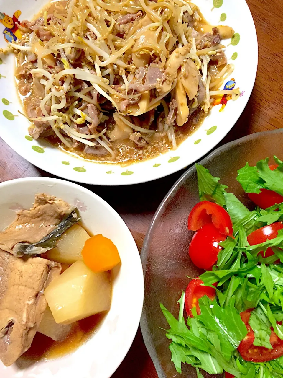 Snapdishの料理写真:鰤あら大根    もやしと砂肝の炒め物    水菜とトマトのサラダ🥗|掛谷節子さん