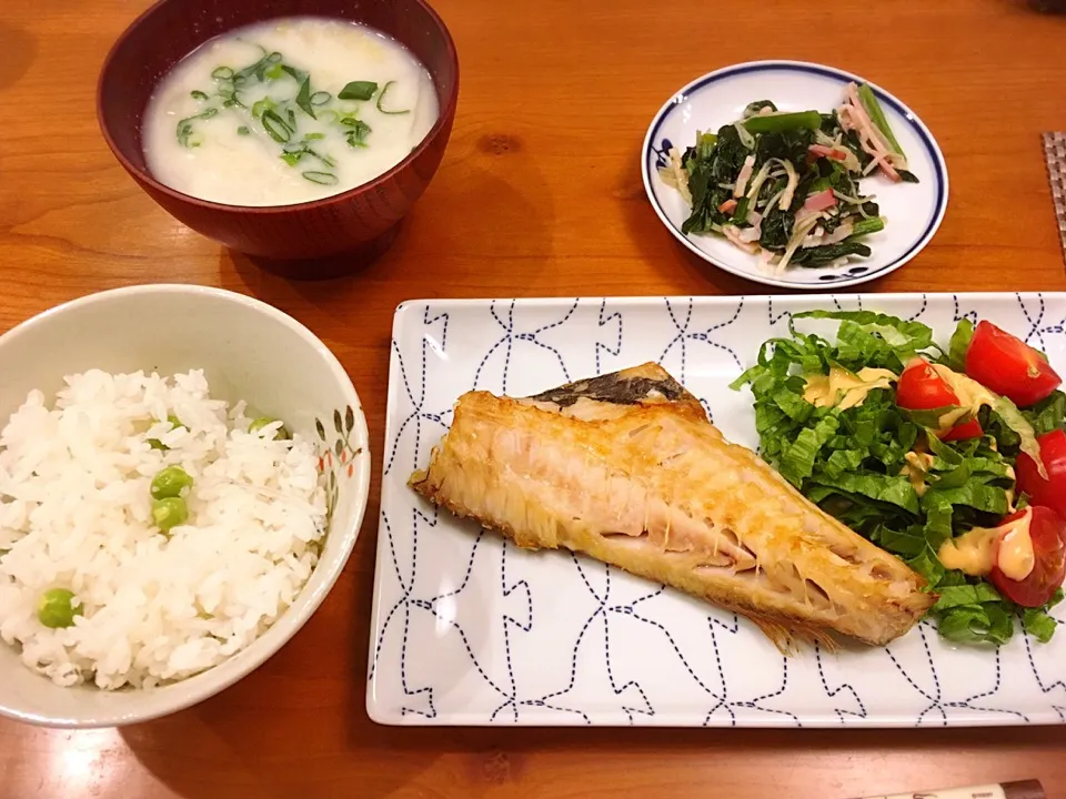 3/29 夕飯♪ グリーンピースご飯 赤魚干物 ほうれん草ベーコン 大根とキャベツの豆乳クリーム煮|ikukoさん