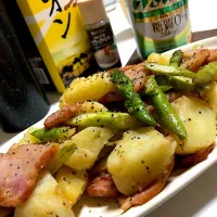 Snapdishの料理写真:徳之島産新じゃが。アスパラベーコン|のんべぇさん