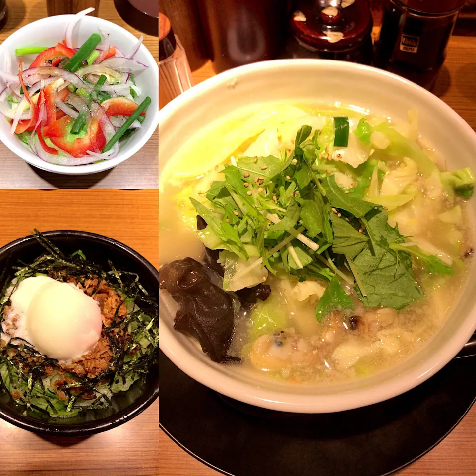 アサリ入り塩野菜🥦タンメン🍜
チャーシュー丼  サラダ🥗|るみおんさん