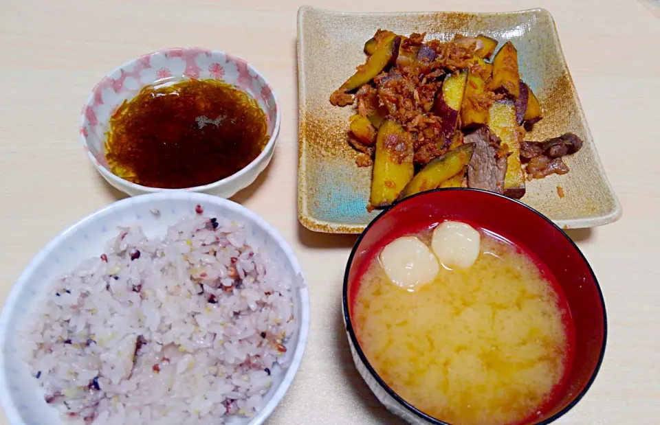 ２月２８日　さつまいもと豚肉の甘辛炒め　もずく　お味噌汁|いもこ。さん