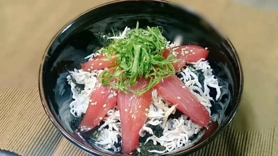 しらす&マグロ丼|らんちゃんさん