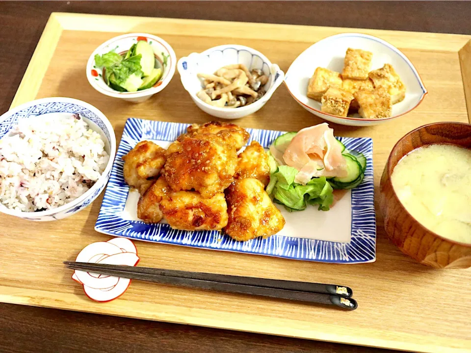 Snapdishの料理写真:鶏胸肉の旨ダレチキン
厚揚げの甘辛胡麻和え
芽キャベツのバター炒め
しめじのオイスターマヨネーズ和え
豚汁|NAKATAさん