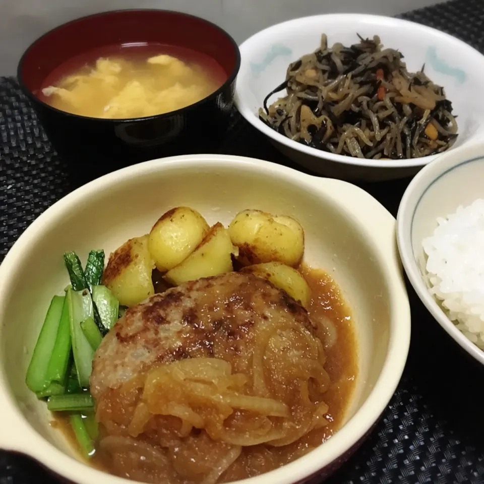 かき玉汁・糸コンとひじきの炒め煮・玉ねぎソースの和風ハンバーグ|美也子さん