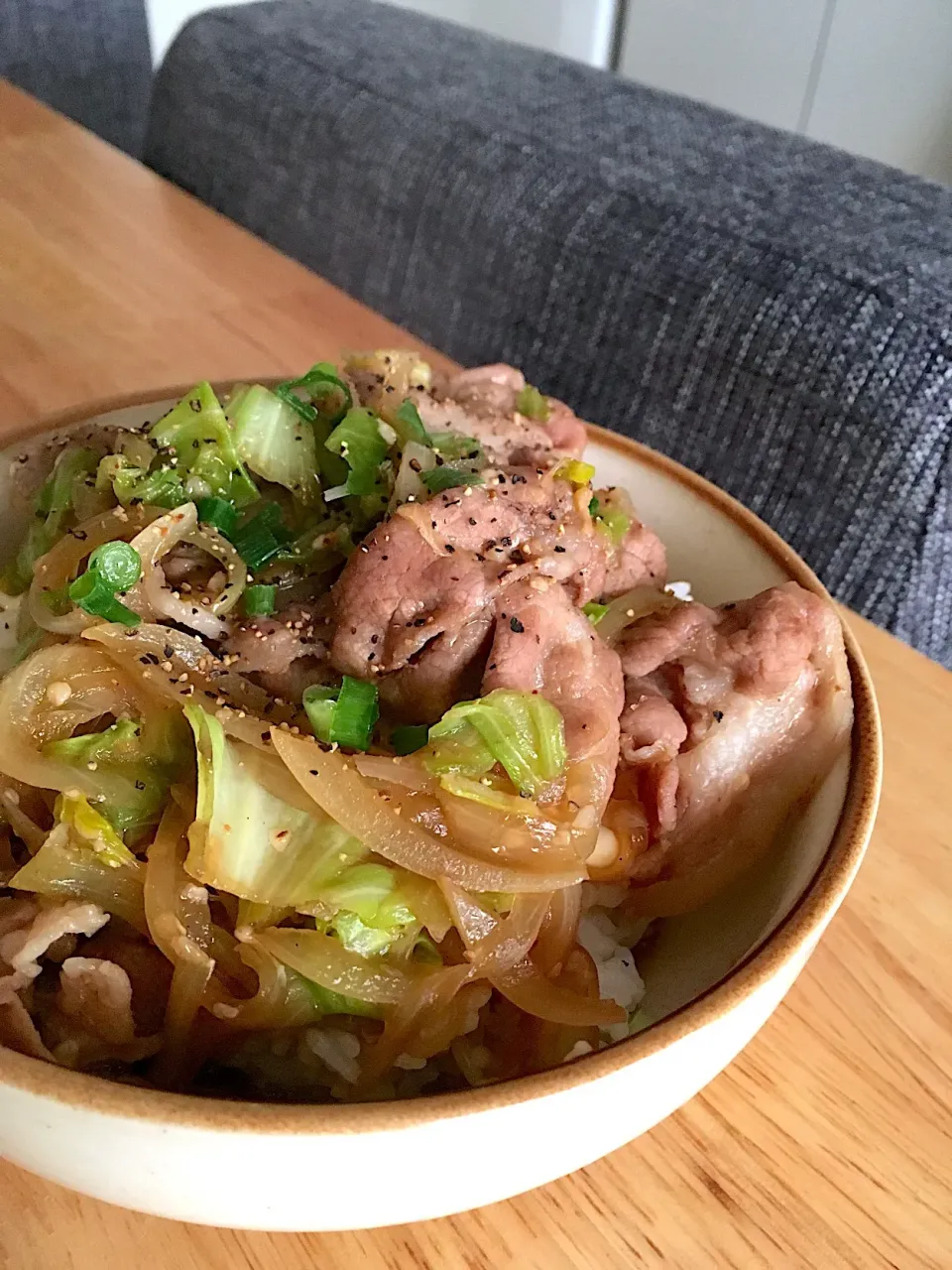 Snapdishの料理写真:特盛り豚丼(*'ｪ`*)旦那さんのお昼ご飯用|さくたえさん