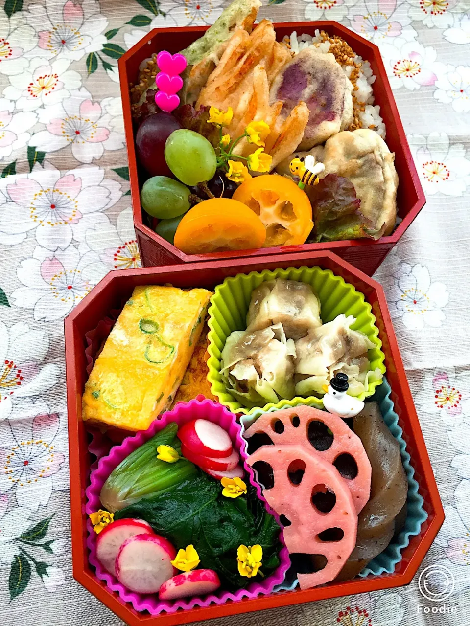 #お父さん弁当  #お弁当じまん  #お花見弁当   #和食弁当  #野菜たっぷり  #ヘルシー弁当  #葱入りの玉子焼き #天ぷら  #寒締め法蓮草   #デザートはブドウと金柑|Blueberry🫐さん