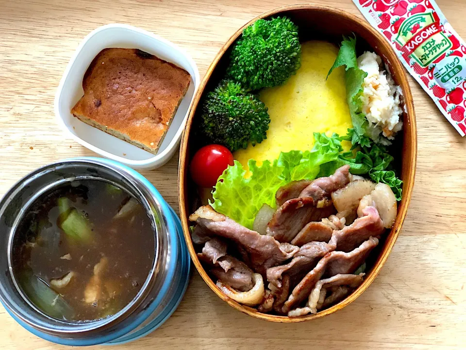 豚の生姜焼き 弁当。バナナケーキとスープカレー付き|弁当 備忘録さん