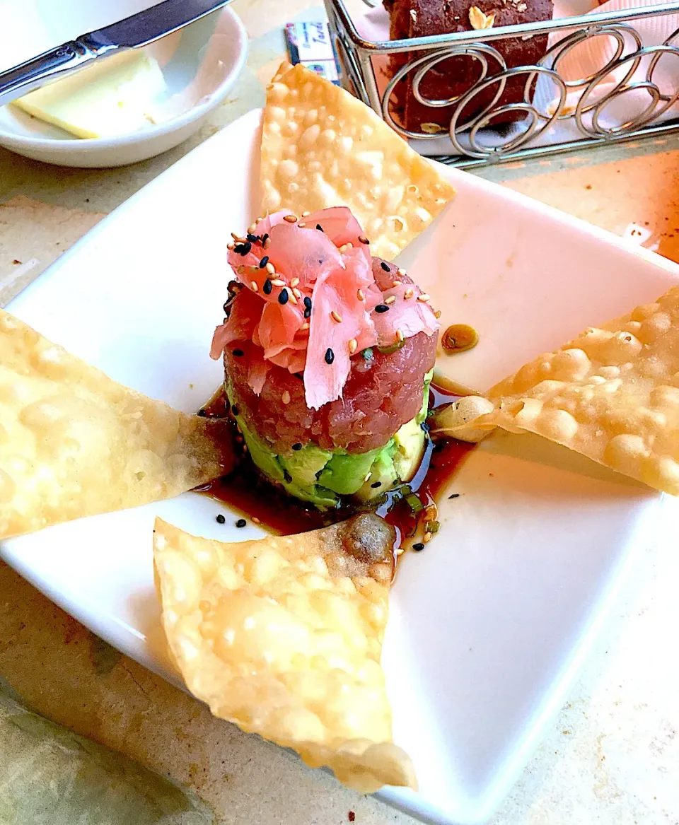 Tuna Tartare and wonton chips|🌺IAnneさん