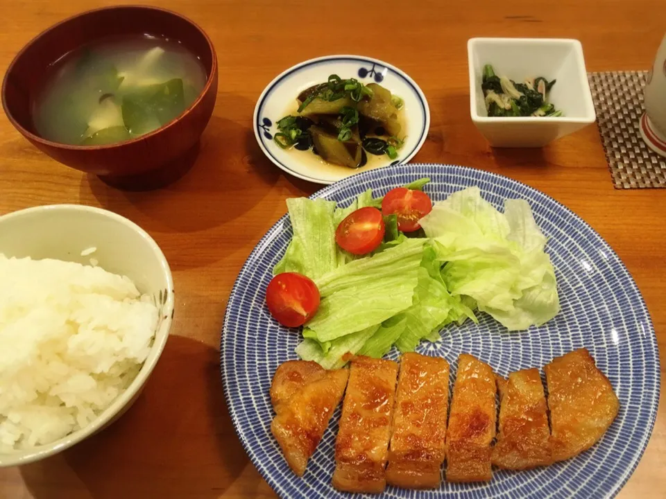 Snapdishの料理写真:3/30 夕飯♪ 豚ロース味噌漬け 茄子煮物 ほうれん草ベーコン 豆腐とワカメのスープ|ikukoさん