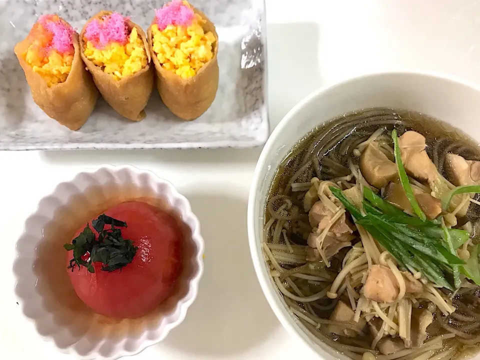 菜の花と桜稲荷🌼🌸鶏きのこ蕎麦🍄🐓丸ごとトマト煮🍅|Jessy♡さん