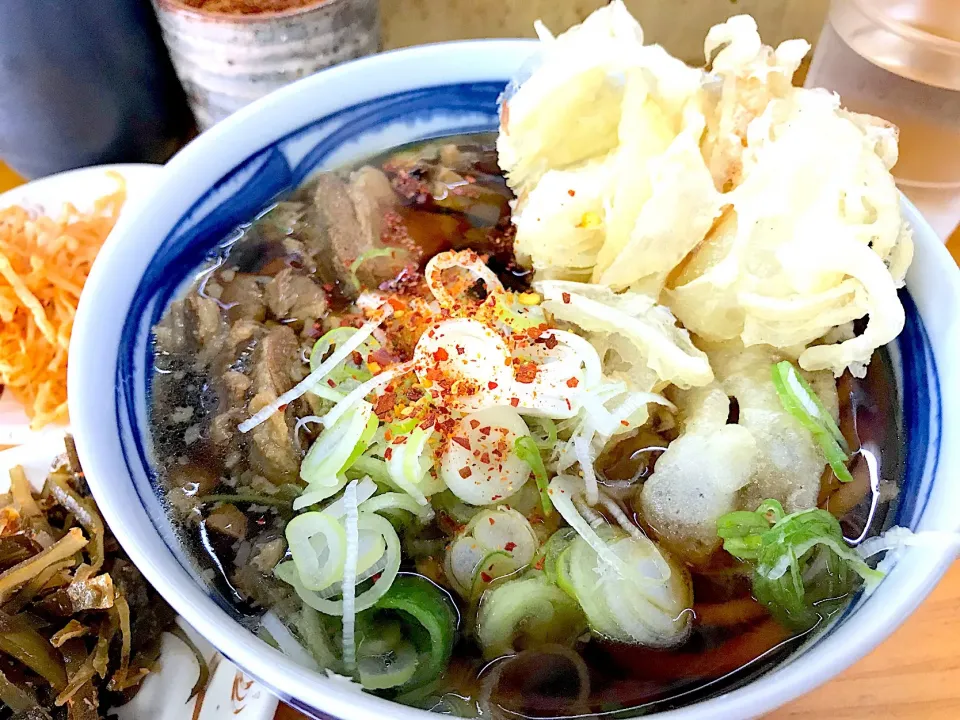 今浪うどんのどきどきうどん❣️
肉の小に玉ねぎ天入り～🎵|みほままこさん