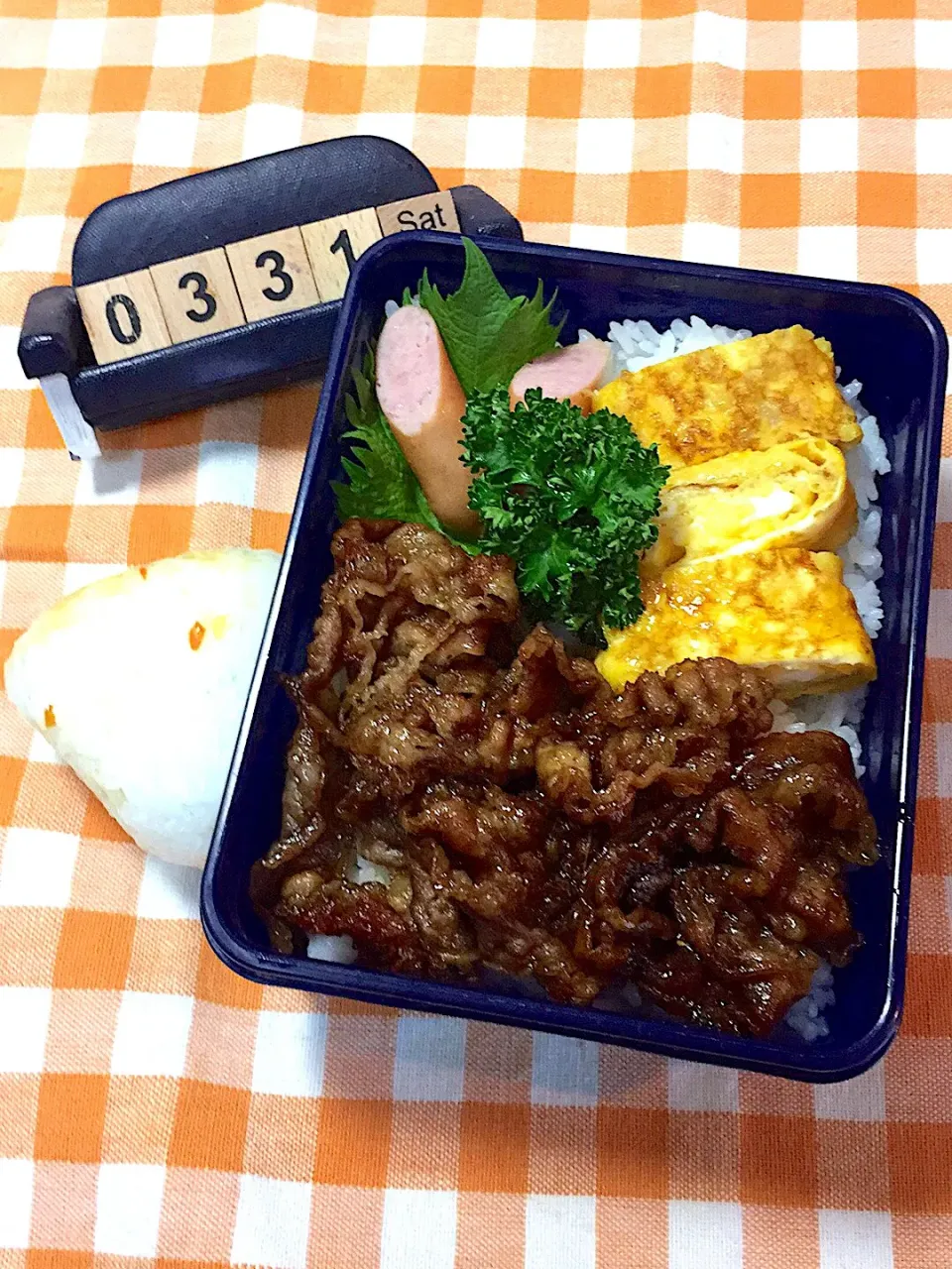 Snapdishの料理写真:3月31日の中1野球部の先輩の卒部式弁当♪と、補食おにぎり。見に行けなくてごめんなさいよ。|ごっちさん