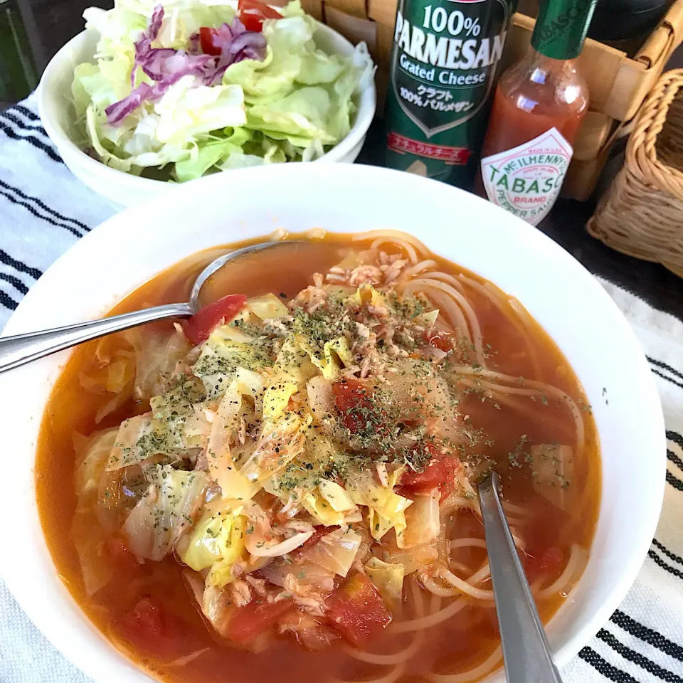 Snapdishの料理写真:キャベツとツナのトマト🍅スープパスタ🍝|純さん