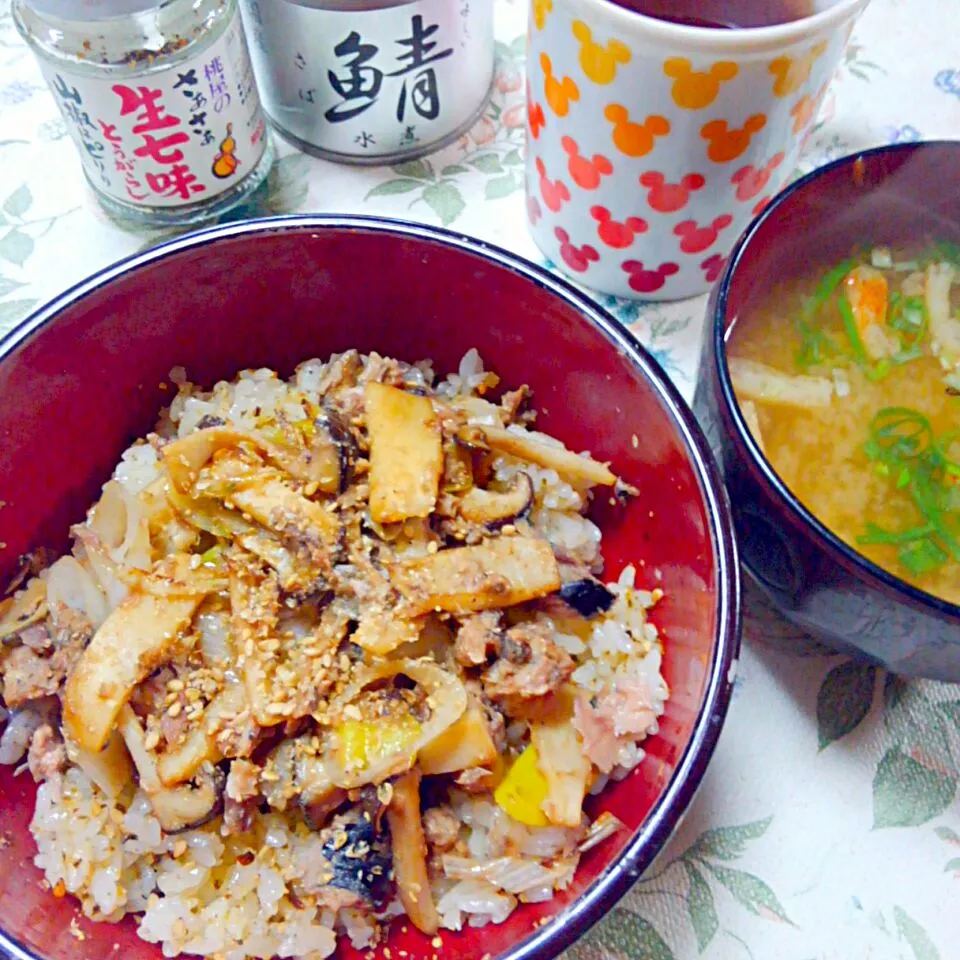 Snapdishの料理写真:鯖の水煮缶と葱とエリンギの炒め丼|うたかた。さん