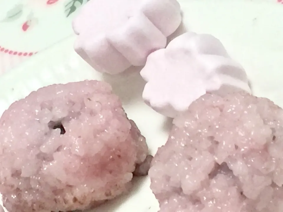 マシュマロとご飯とあんこで道明寺風桜餅|De trois,M   cookpad料理教室元講師さん