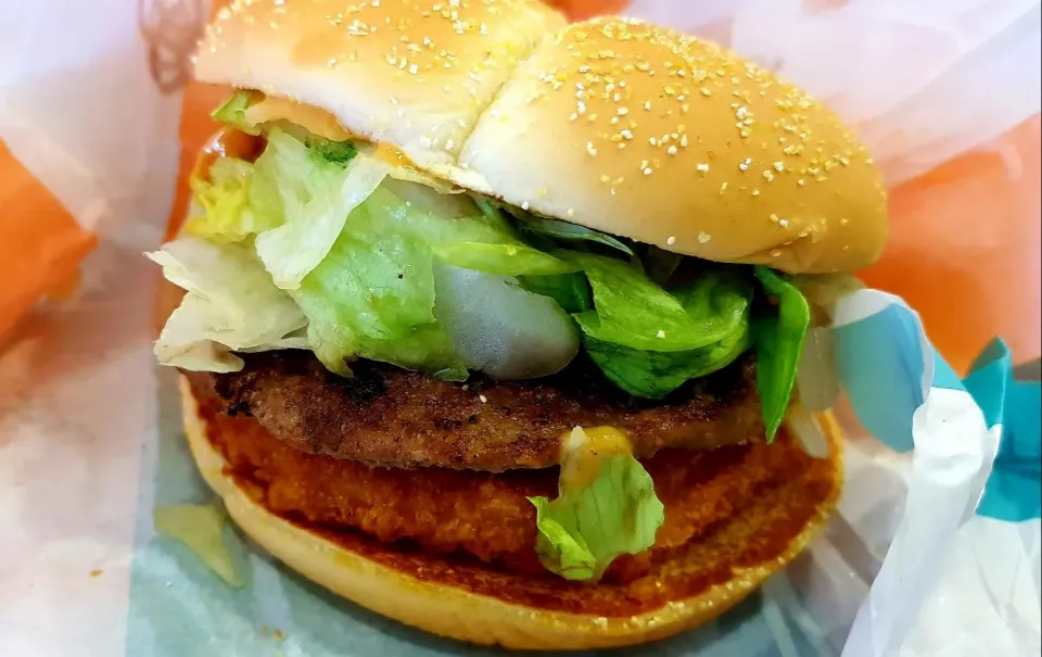 McDonald's shrimp and beef burger|steven z.y.さん