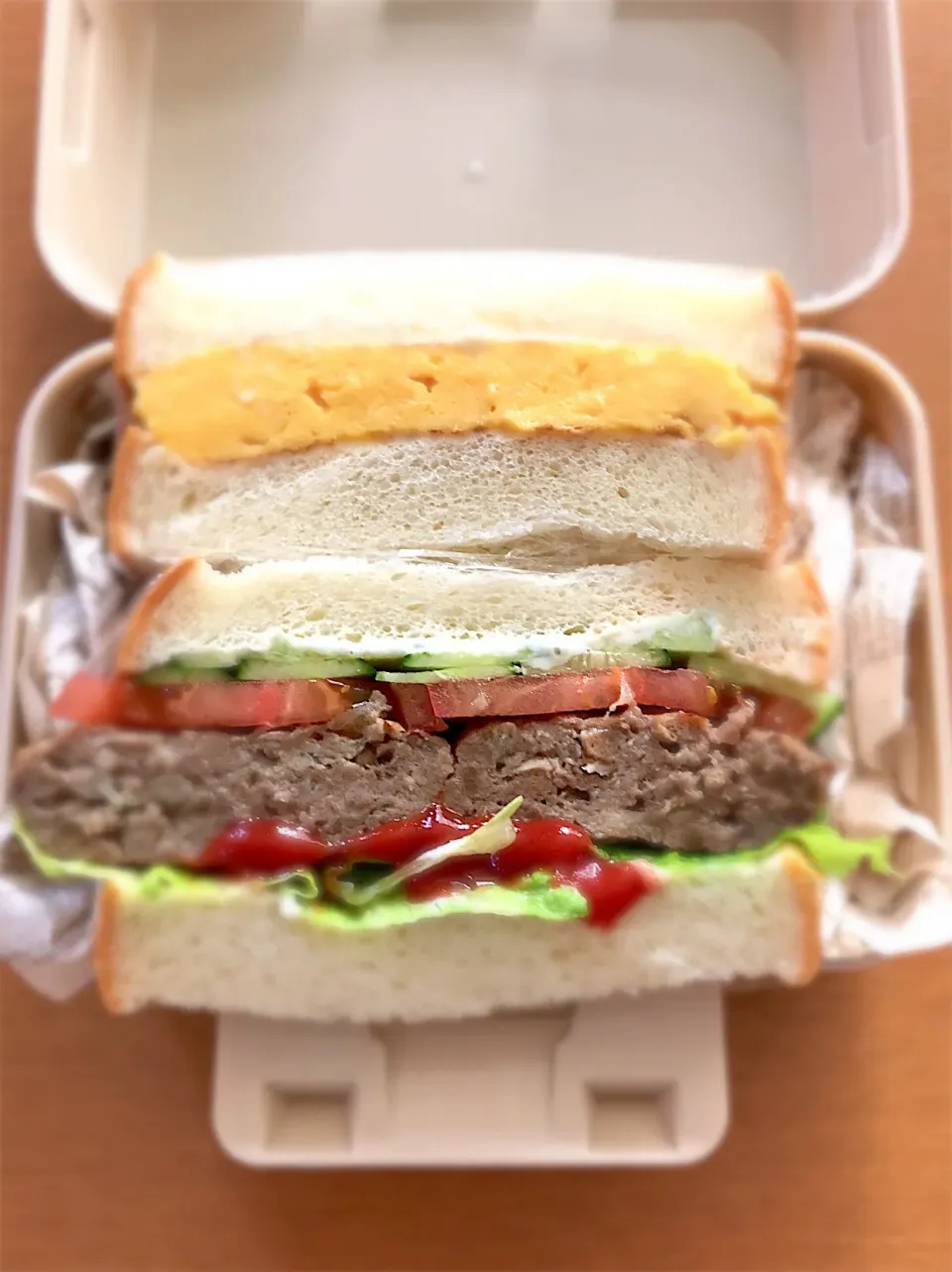 ハンバーグ＆タマゴのサンドウィッチ🥪|トトロ好きさん