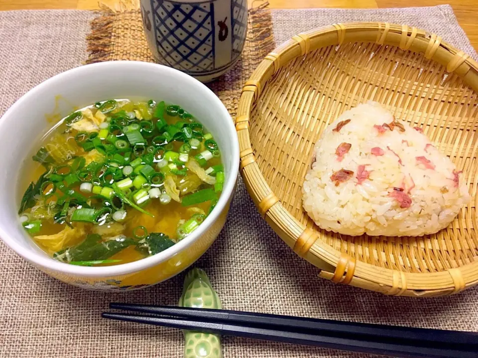 Snapdishの料理写真:さくら🌸ご飯のおむすび🍙(o⁰⊖⁰o)
#桜の塩漬け #炊き込みごはん|morimi32さん