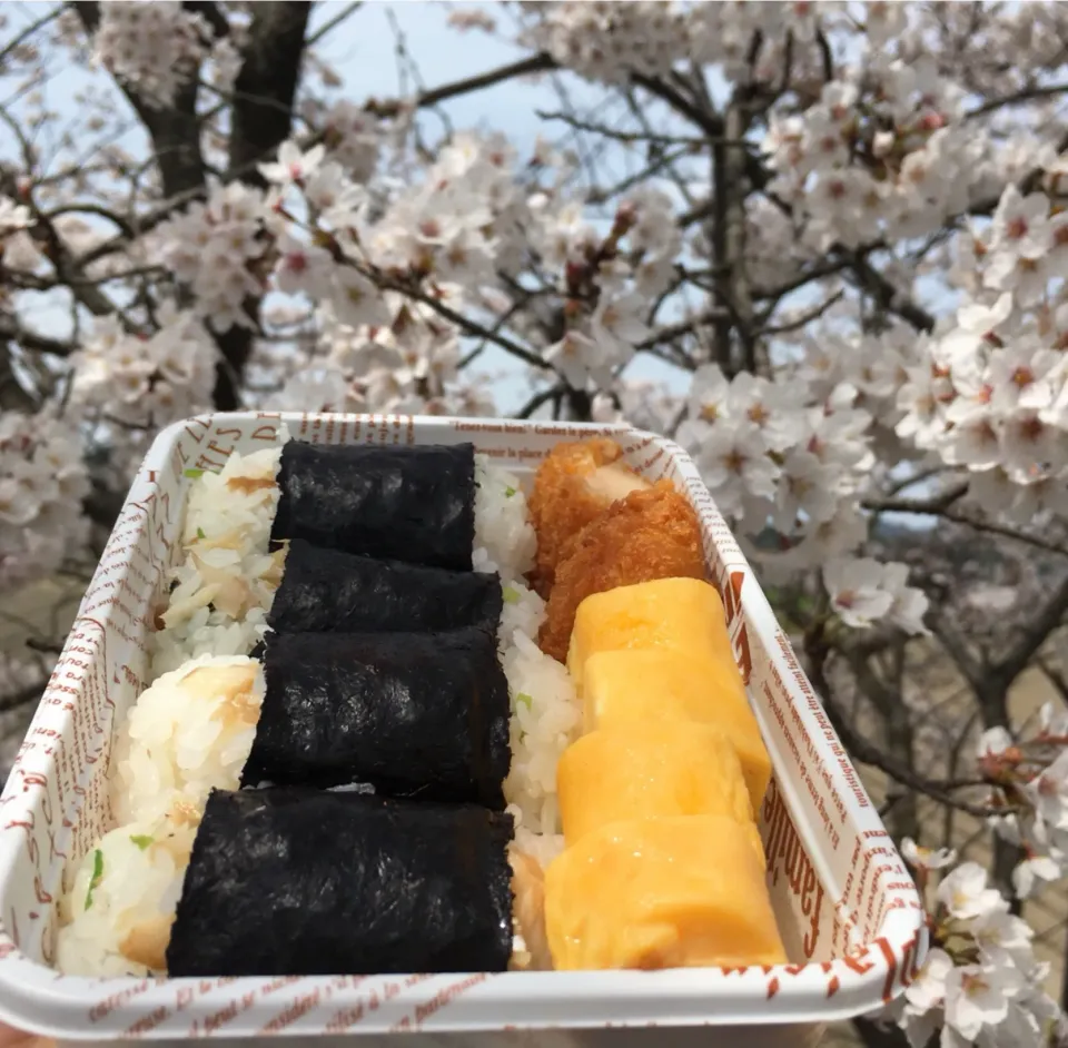 コーズ亭の‘のどぐろと三つ葉のおむすび弁当’🍙🌸|七海さん