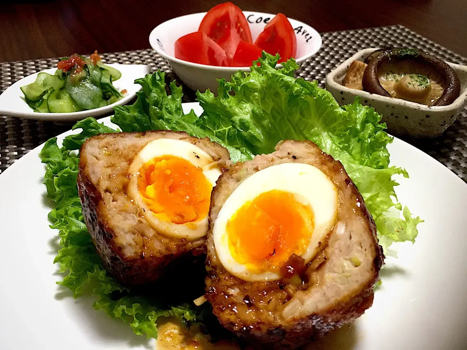 月見つくね 椎茸のバター醤油焼き きゅうりの梅肉和え トマト🍅|みっきーさん