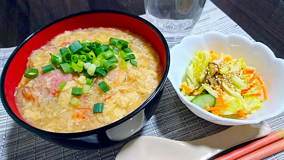 Snapdishの料理写真:手打ちかに玉あんかけうどん、野菜の浅漬け|サトリさん