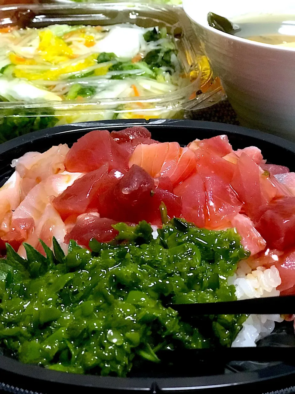 イオンのまかない丼という名前の鮮魚コーナー丼|シュトママさん