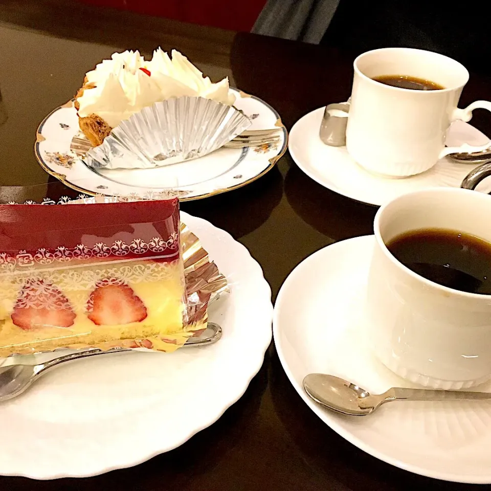 珈琲舎フレイバァのコーヒーとケーキ😋|バンビさん