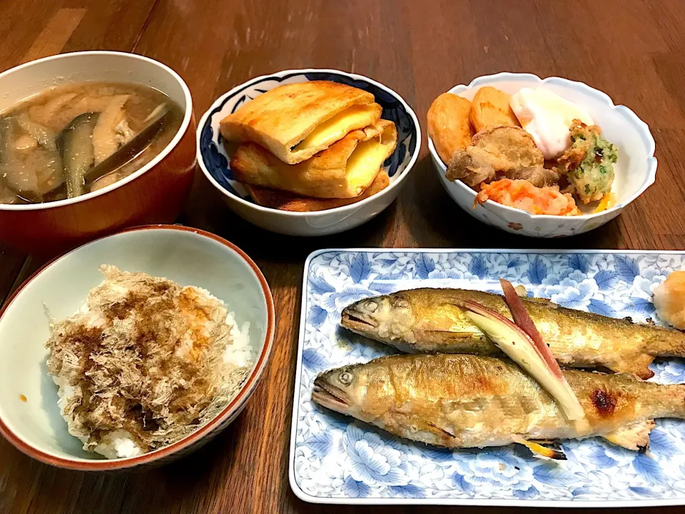 Snapdishの料理写真:鎌倉の井上さんの蒲鉾買ったので
今夜は和食♪|Hiroさん