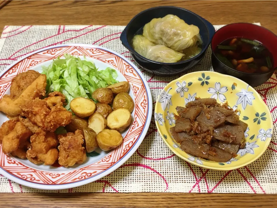 唐揚げとフライドポテト・ロールキャベツ・しめじとほうれん草のお味噌汁・おかかこんにゃく|美也子さん