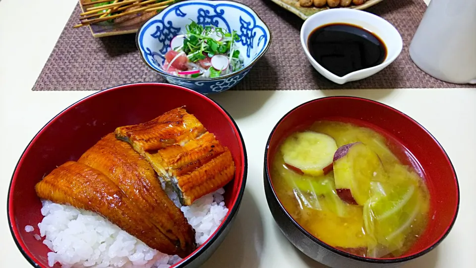 我が家の晩ごはん
うなぎ丼とさつまいもとキャベツの味噌汁|vege食堂さん