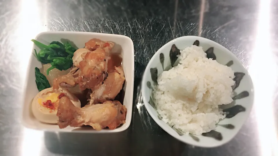 骨付き鶏モモ肉の煮たの
大根
煮卵
菜の花のおひたし|Tamaki Oguraさん