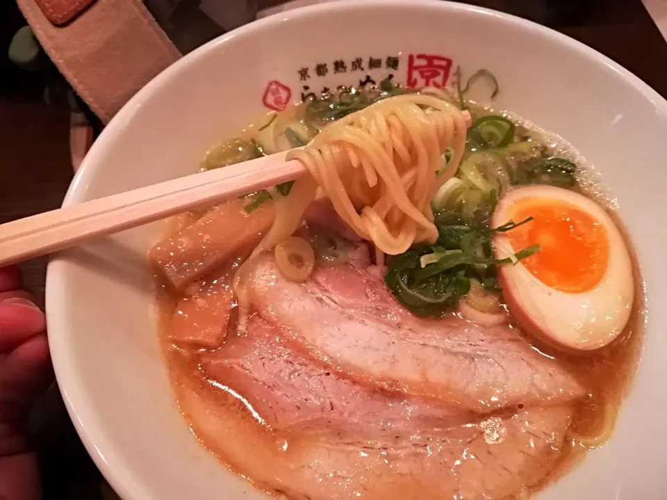 Snapdishの料理写真:京(みやこ)ラーメン♪
あっさりスープに背脂入りの京都ラーメン♪|深夜特急fさん