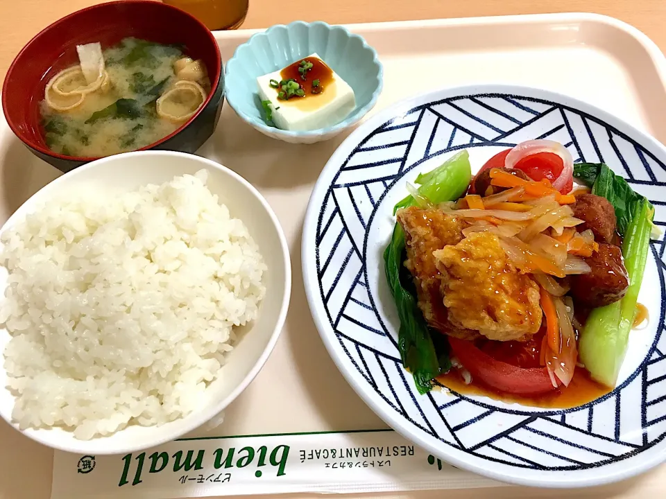 九大病院職員食堂 赤魚の天ぷらと肉だんご 野菜の甘酢ソース|Kouji  Kobayashiさん