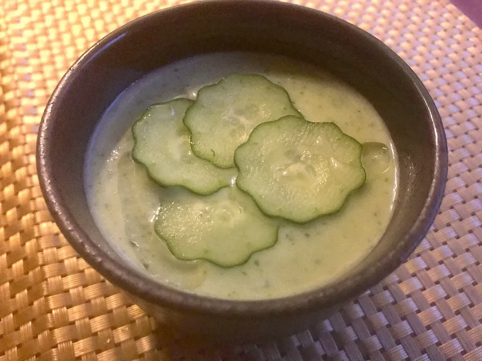 Sopa de pepino🥒ｿﾊﾟ･ﾃﾞ･ﾍﾟﾋﾟｰﾉ<きゅうりの冷製ｽｰﾌﾟ>|🌈Ami🍻さん