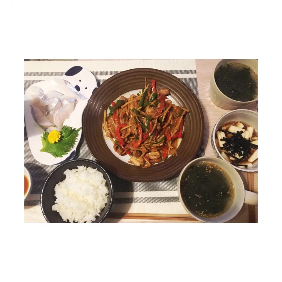 Snapdishの料理写真:#青椒肉絲 #10分でできる #わかめスープ #10秒でできる #ダシダ|mocaさん