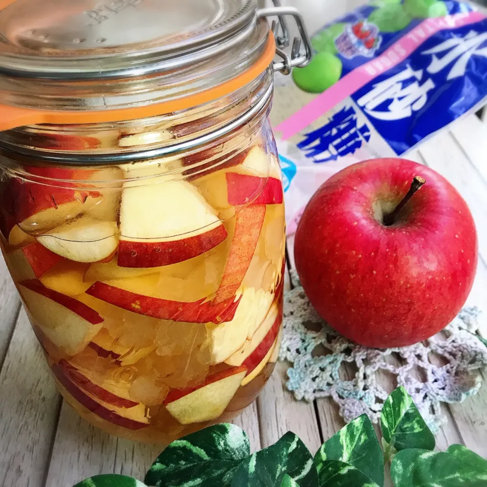 Snapdishの料理写真:りんご酢🍎仕込み中(*ˊᵕˋ*)💓|ばろんさん