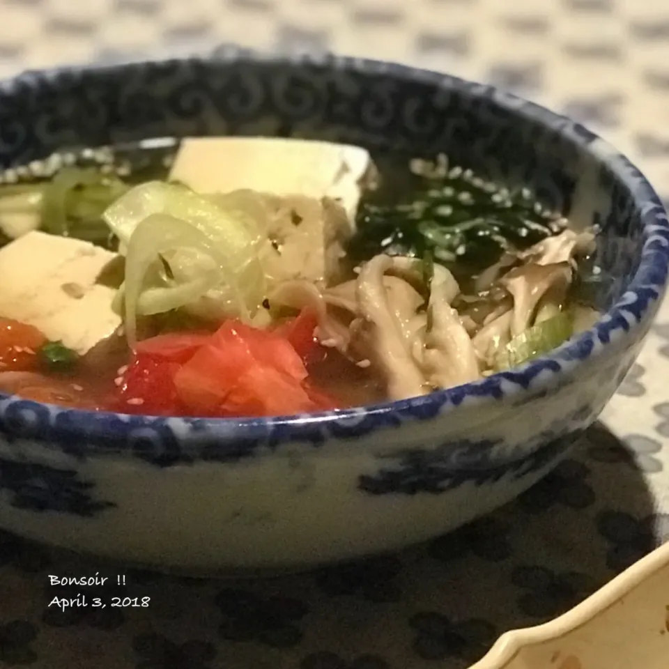 Snapdishの料理写真:トマトと舞茸と豆腐のわかめさっと煮🍅|yasuko murakamiさん