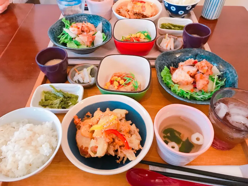 Snapdishの料理写真:日替わり昼ごはん
じゃこ天と野菜のかきあげ
豚ヒレのピカタ
熟成鶏と大根のオニオンサラダ|ちゃみこさん