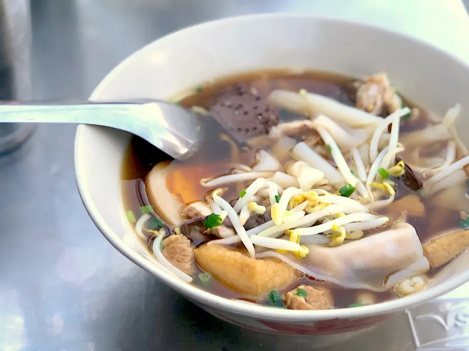 Chinese roll noodle soup @ Songkla Old town, Songkla.|Chalinee Kalyanamitraさん