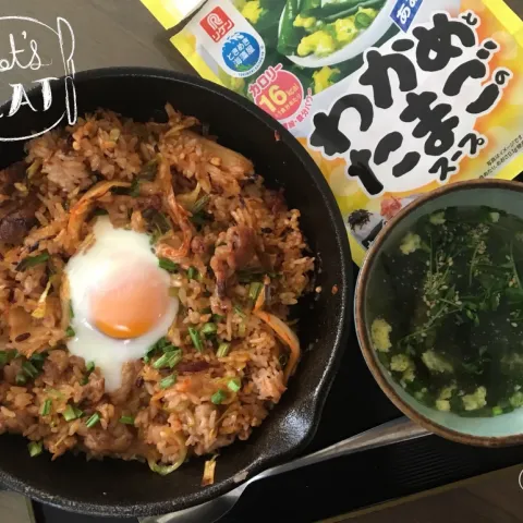 「わかめスープ わかめとたまごのスープ 3袋入」を使ってみたSnapdishの料理・レシピ写真:「今日はキムチ炒飯と♪わかめスープ」

春休み🌸お昼ご飯に助かります😂