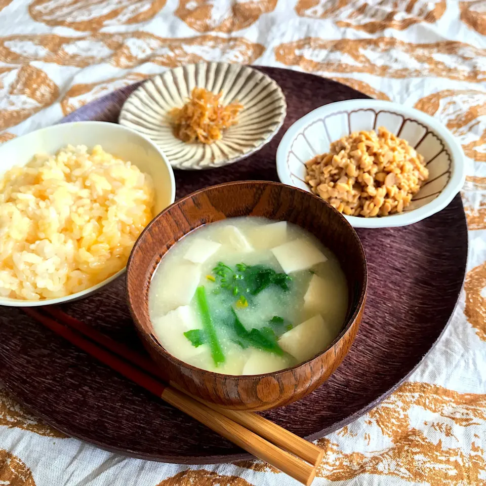 Today’s Breakfast 
 #たまごかけご飯 #菜の花と豆腐の味噌汁 #納豆  #ちりめん山椒|kaoriさん