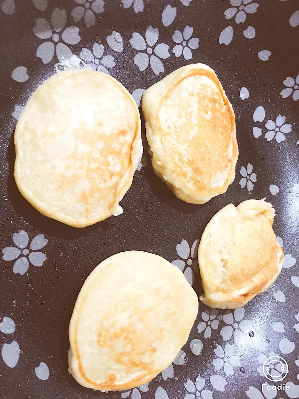 Snapdishの料理写真:卵と牛乳砂糖不使用 パンケーキ コメのバージョンと小麦粉の食べ比べ|De trois,M   cookpad料理教室元講師さん