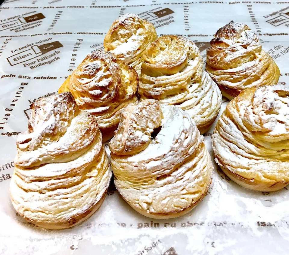 cheese & honey sourdough flaky buns|gonbenさん